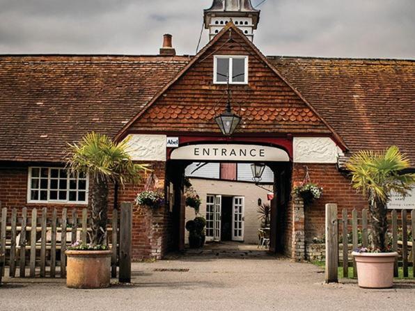 The Walhampton Arms Panzió Lymington Kültér fotó