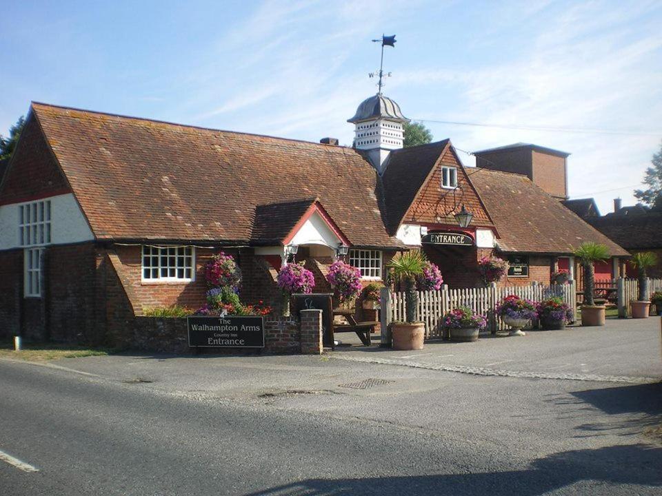 The Walhampton Arms Panzió Lymington Kültér fotó