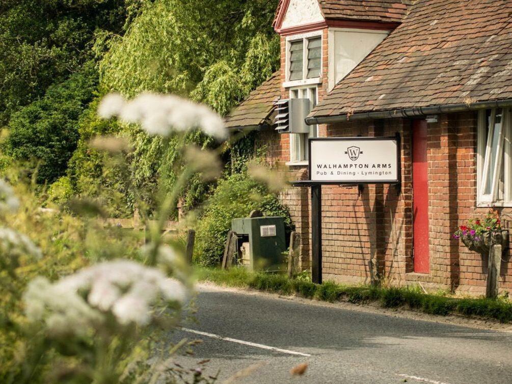 The Walhampton Arms Panzió Lymington Kültér fotó